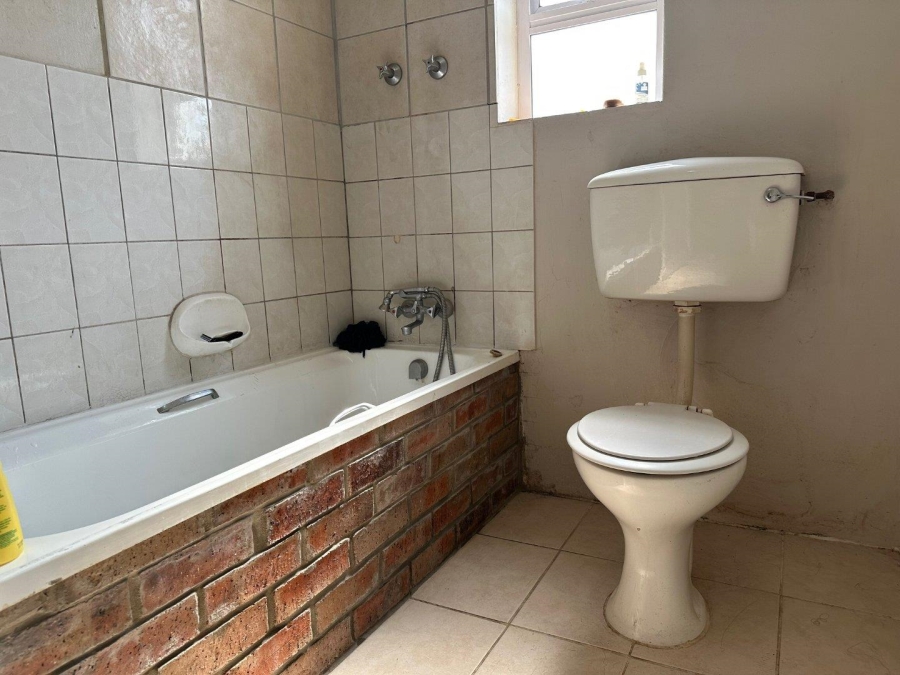 6 Bedroom Property for Sale in Sidwell Eastern Cape